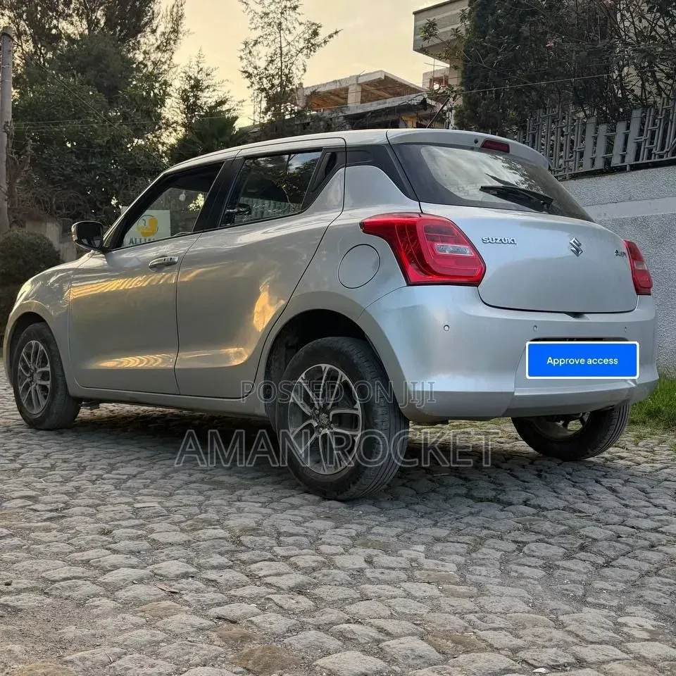 Suzuki Swift 2022 Silver