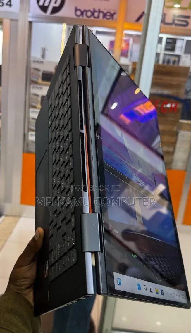 New Laptop HP Envy x360 8GB AMD Ryzen 5 SSD 512GB