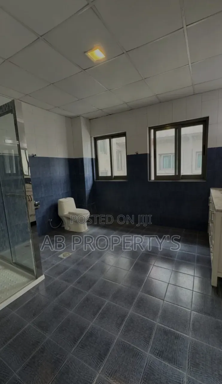 Furnished 3bdrm Apartment in For Investment, Kirkos for sale