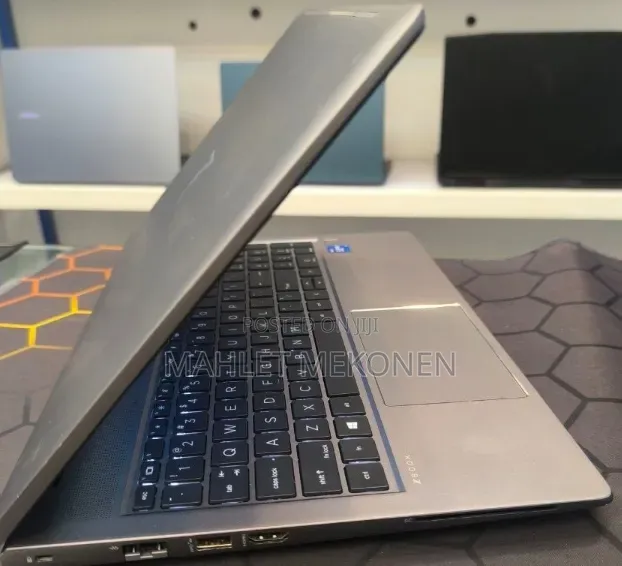 New Laptop HP ZBook Studio G8 16GB Intel Core i7 SSD 512GB