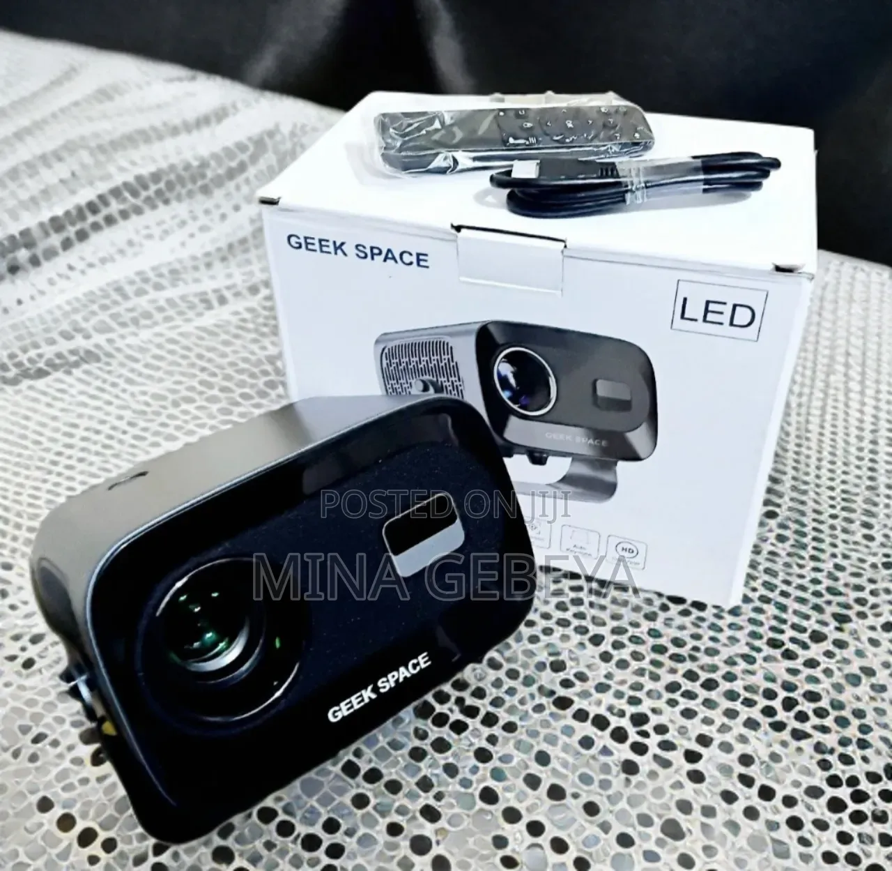 Geek Space Smart Projector