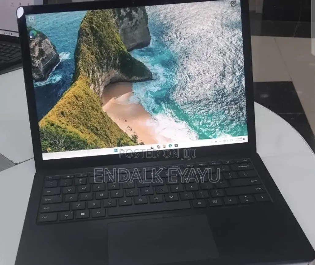 New Laptop Microsoft Surface Laptop 3 8GB Intel Core i5 SSD 256GB