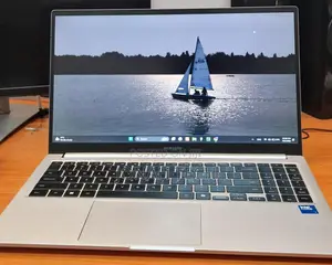 Laptop Samsung Galaxy Book4 16GB Intel Core 7 SSD 500GB