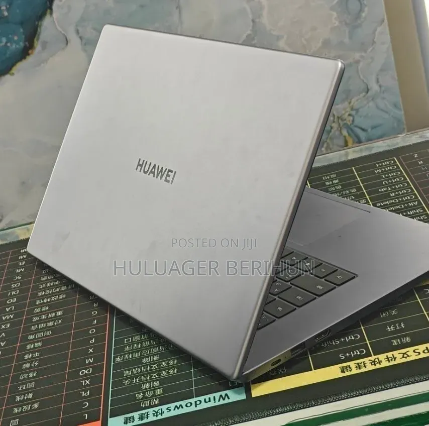 New Laptop Huawei MateBook 13 WRT-W19E 8GB Intel Core i3 SSD 256GB