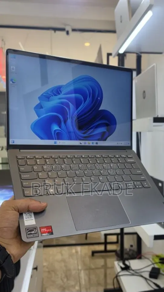 New Laptop Lenovo IdeaPad 130 16GB AMD Ryzen 7 SSD 512GB
