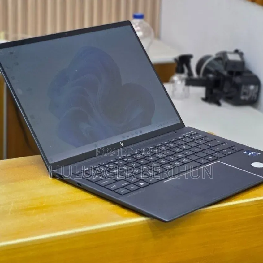 New Laptop HP Dragonfly G3 16GB Intel Core i7 SSD 512GB
