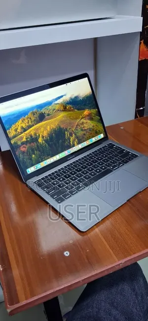 New Laptop Apple MacBook Pro 2019 8GB Intel Core i5 SSD 128GB