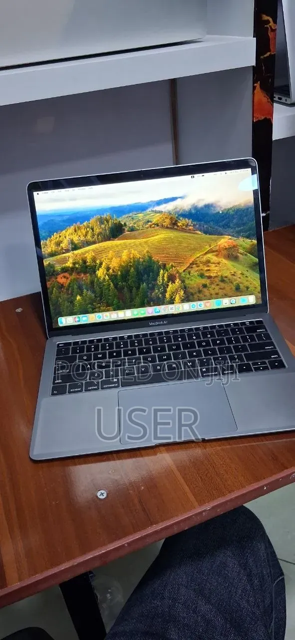 New Laptop Apple MacBook Pro 2019 8GB Intel Core i5 SSD 128GB