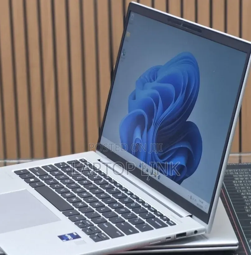 New Laptop HP EliteBook 840 G10 16GB Intel Core i7 SSD 512GB