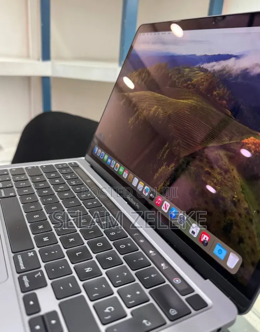 New Laptop Apple MacBook Pro 16GB Apple M1 SSD 512GB