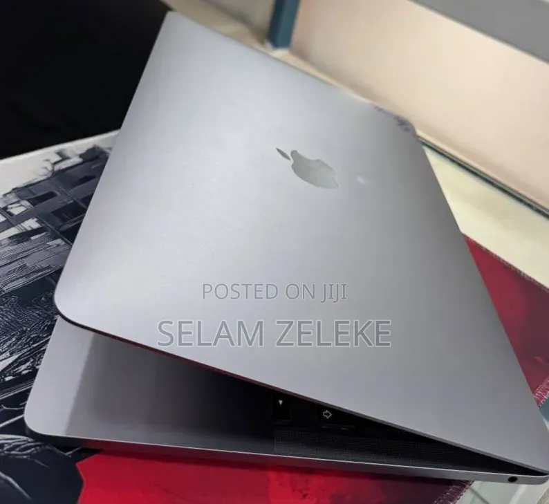 New Laptop Apple MacBook Pro 16GB Apple M1 SSD 512GB