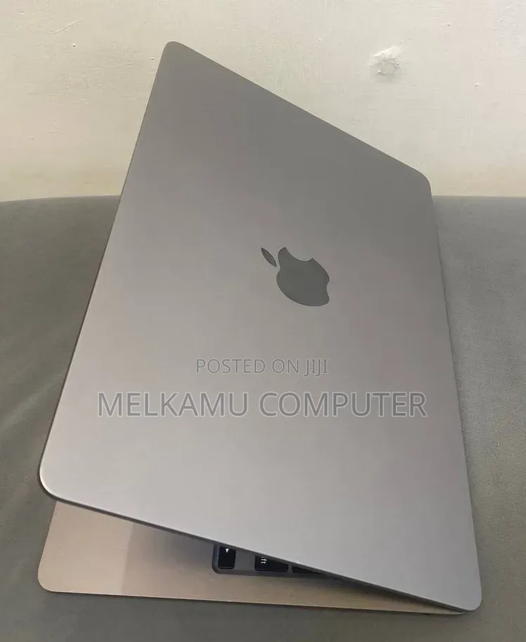 New Laptop Apple MacBook Pro 2024 M4 16GB Apple M4 SSD 512GB
