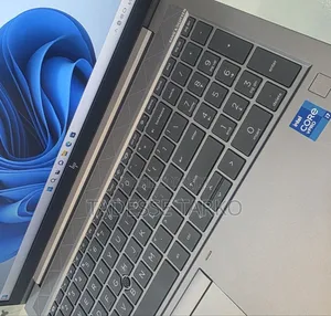 New Laptop HP ZBook Firefly G8 16GB Intel Core i7 SSD 512GB