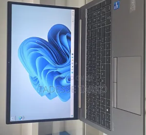 New Laptop HP ZBook Firefly G8 16GB Intel Core i7 SSD 512GB