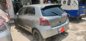Toyota Yaris 1.0 HB T1 2007 Gray
