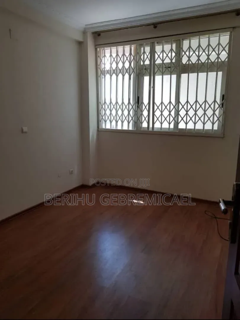2bdrm Apartment in የተባበሩት, Yeka for sale