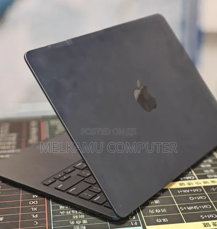 New Laptop Apple MacBook Air 2022 M2 8GB Apple M2 SSD 512GB