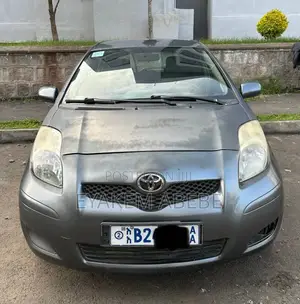 Toyota Yaris 2010 Gray