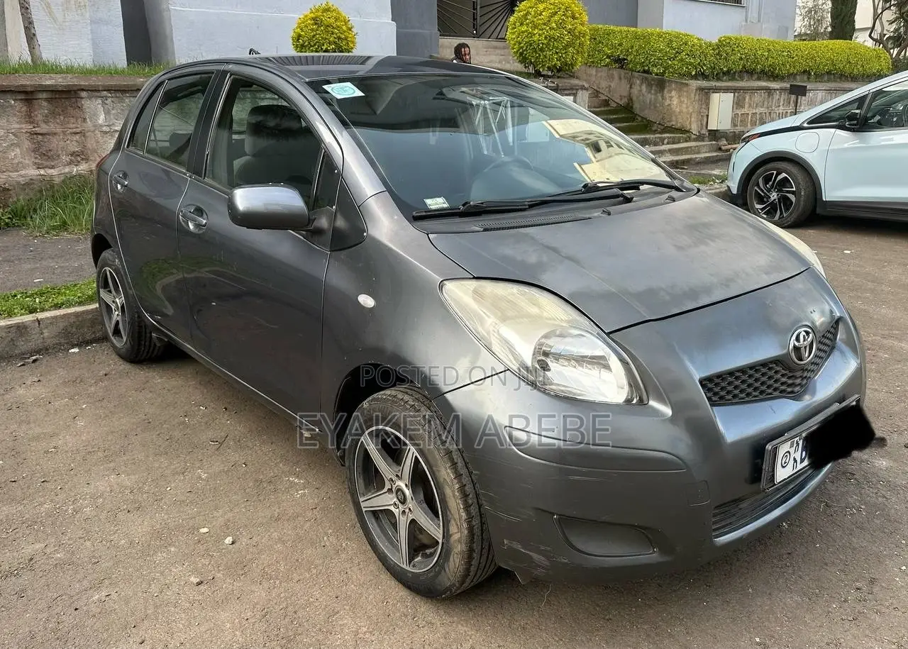 Toyota Yaris 2010 Gray