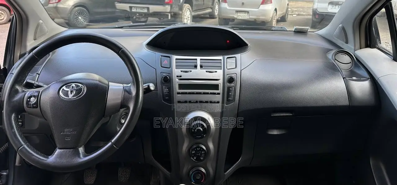 Toyota Yaris 2010 Gray