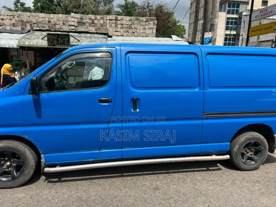 Toyota HiAce 2006 Blue