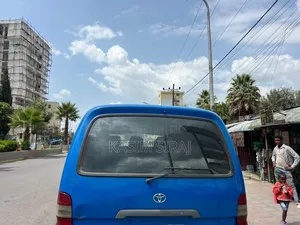 Toyota HiAce 2006 Blue