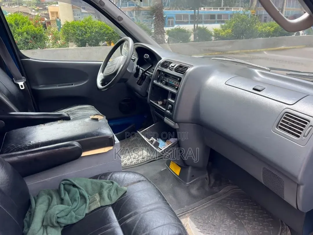 Toyota HiAce 2006 Blue