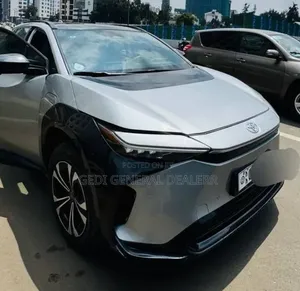 Toyota bZ4X 71.4 kWh AWD 2022 Silver