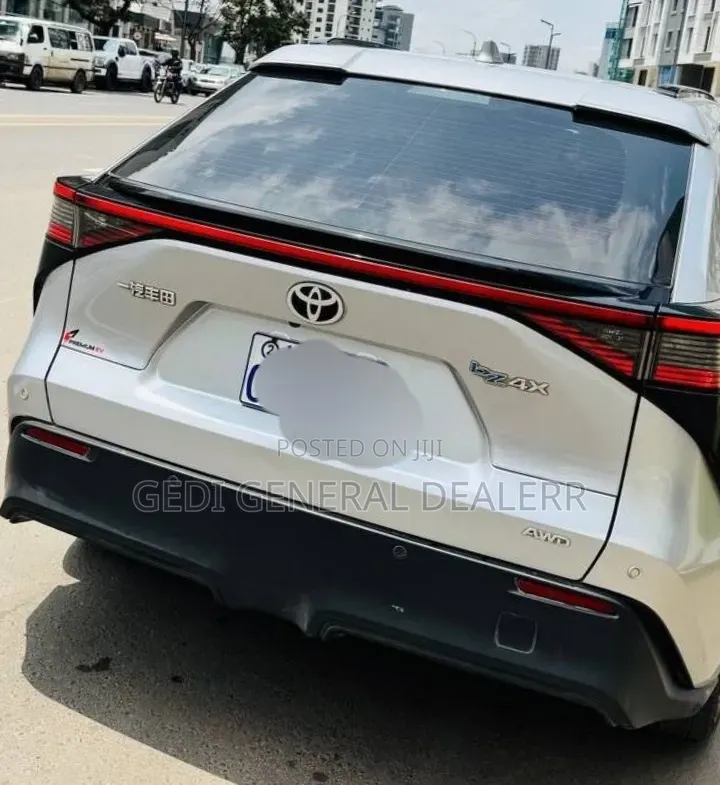 Toyota bZ4X 71.4 kWh AWD 2022 Silver
