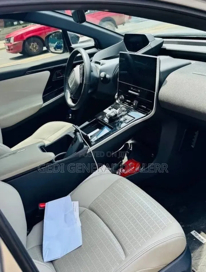 Toyota bZ4X 71.4 kWh AWD 2022 Silver