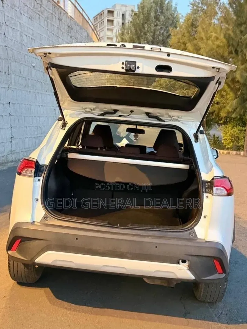 Toyota Corolla Cross 1.8 Hybrid FWD 2022 White