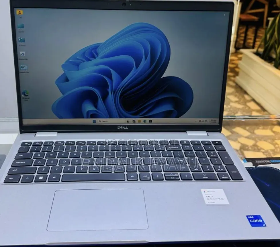 New Laptop Dell Precision 3581 16GB Intel Core i7 SSD 1T