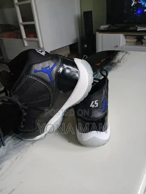 Air Jordan 11 Space Jam