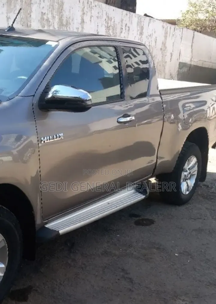 Toyota Hilux 2018 Gray