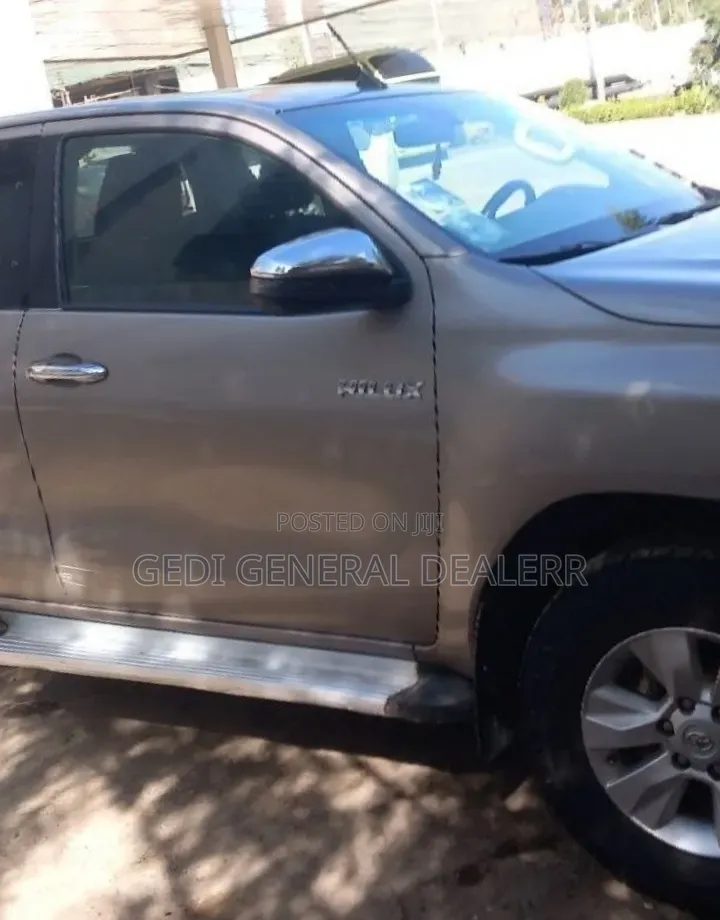 Toyota Hilux 2018 Gray