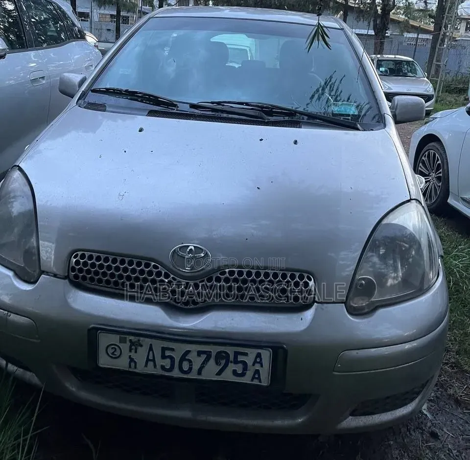 Toyota Vitz 2003 Silver