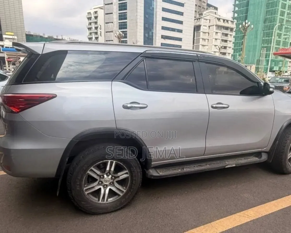 Toyota Fortuner 2016 Silver