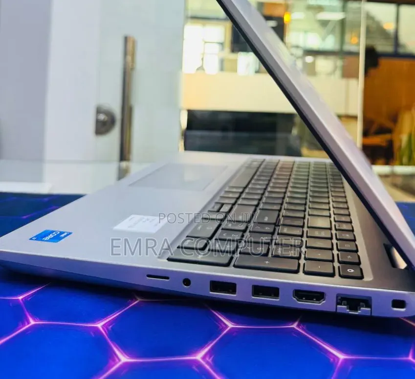 New Laptop Dell Precision 3581 16GB Intel Core i7 SSD 1T