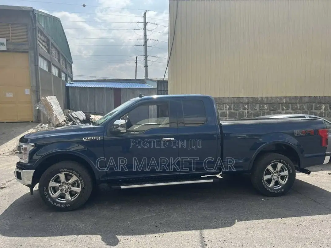 Ford F-150 Lariat 4x2 SuperCrew Cab Styleside 5.5 ft. box 145 in. WB Blue