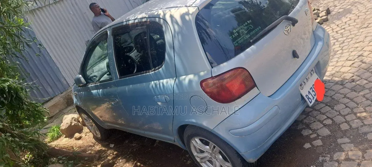 Toyota Vitz 2003 Silver