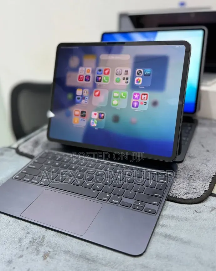 New Apple iPad Pro 13 (2025) 256 GB