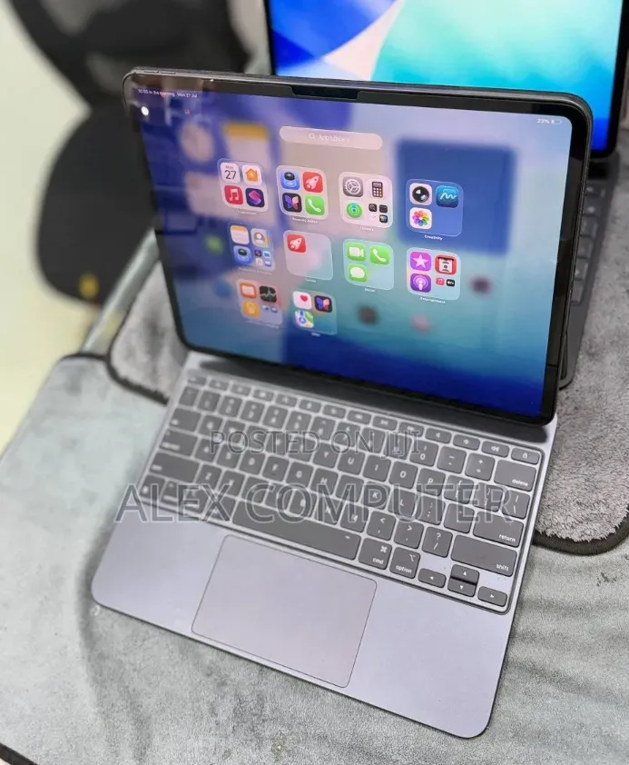 New Apple iPad Pro 13 (2025) 256 GB