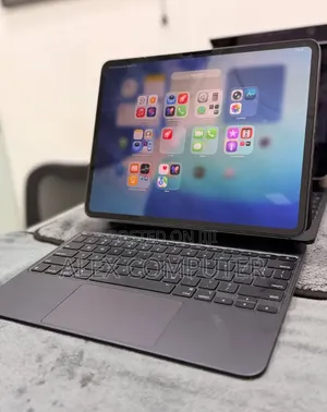 New Apple iPad Pro 13 (2025) 256 GB