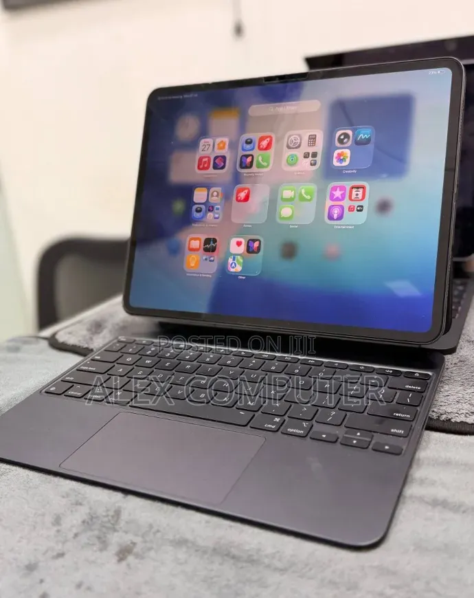 New Apple iPad Pro 13 (2025) 256 GB