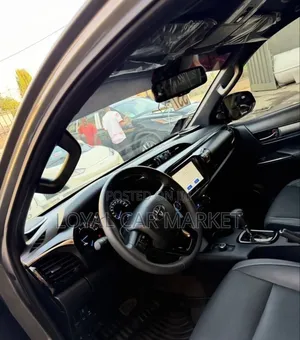 Toyota Hilux 2025 Gray