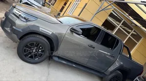 Toyota Hilux 2025 Gray