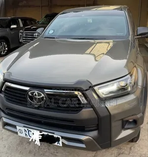Toyota Hilux 2025 Gray
