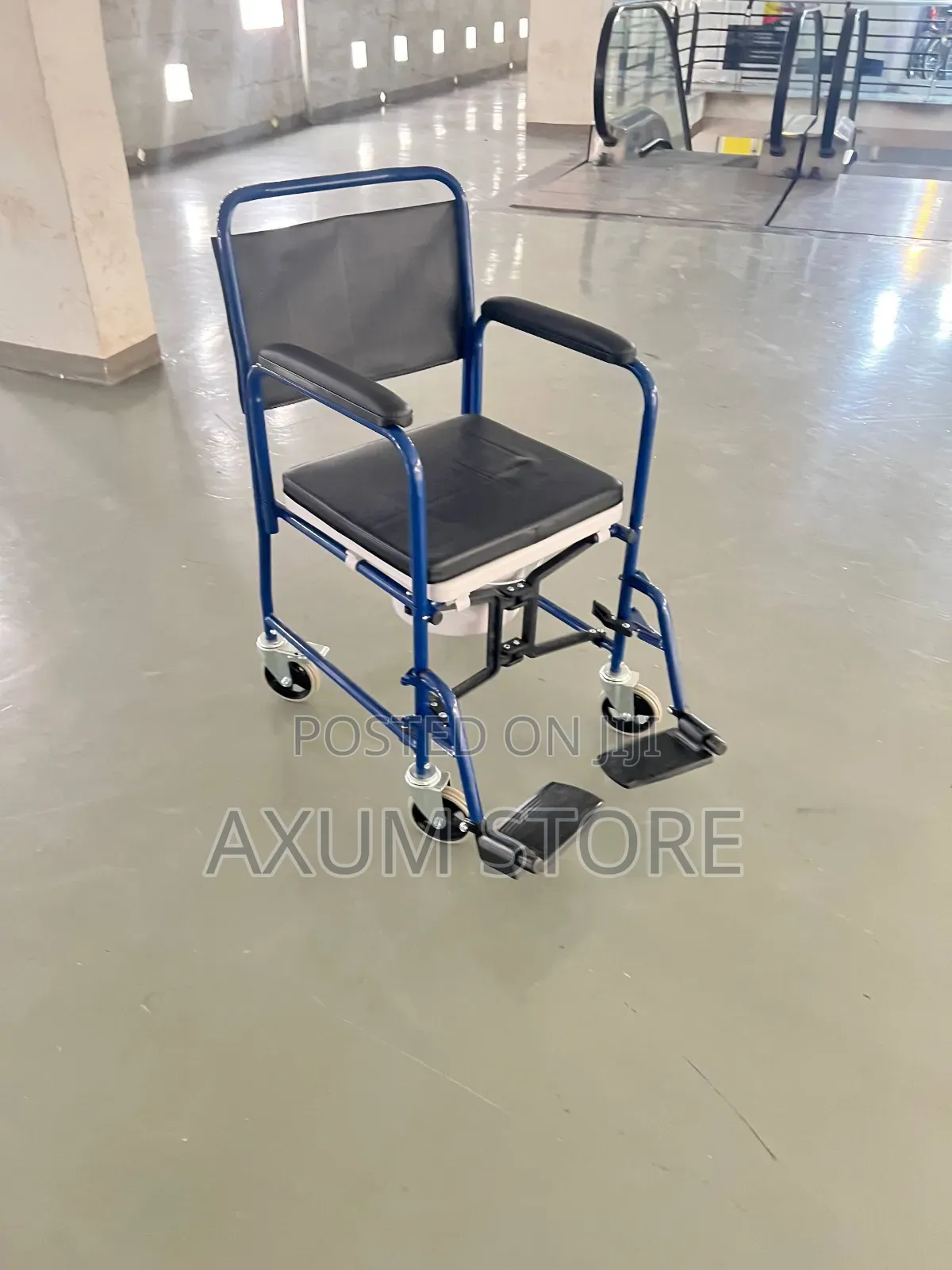 11. Bathroom Wheelchair
የመታጠቢያ ዊልቸር