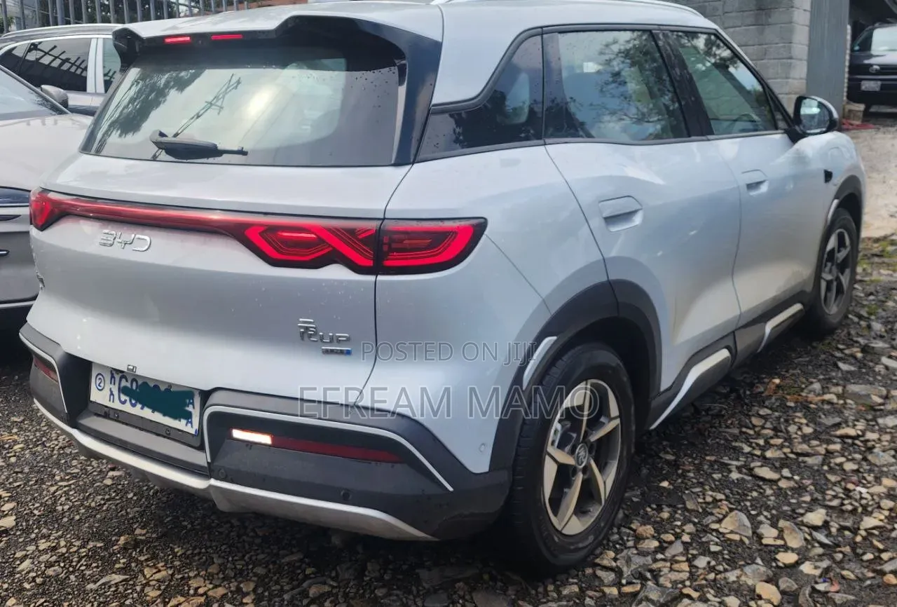 BYD Yuan Up 2025 Silver