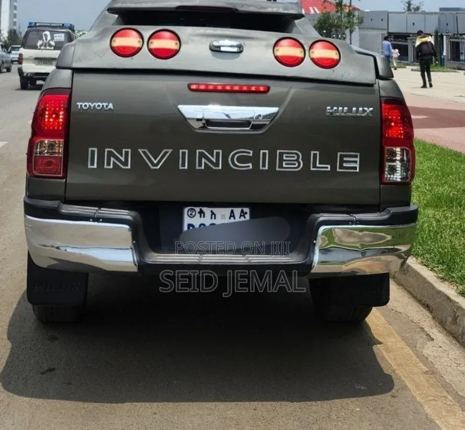 Toyota Hilux 2021 Gray